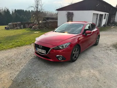 Używany Mazda 3 Sports-Line 120 KM (88 kW) 2015 Czerwony Sedan/Limuzyna