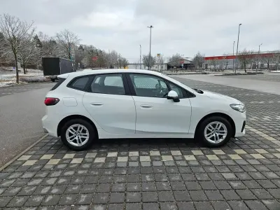 Gebraucht BMW 218 Active Tourer 150 PS (110 kW) 2023 Weiß Van / Kleinbus