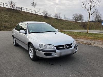 Silber Gebraucht 1996 Opel Omega Limousine | 11.500 €