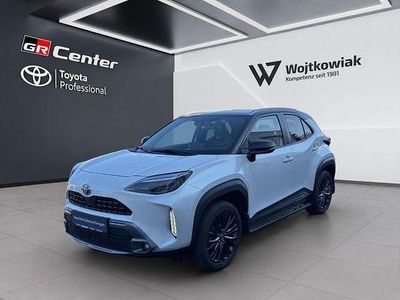 Gebraucht Toyota Yaris Hybrid Advance 116 PS (85 kW) 2022 Platinweiss metallic, dach schwarz