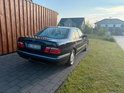 Gebraucht Mercedes E270 170 PS (125 kW) 2001 Blau Limousine
