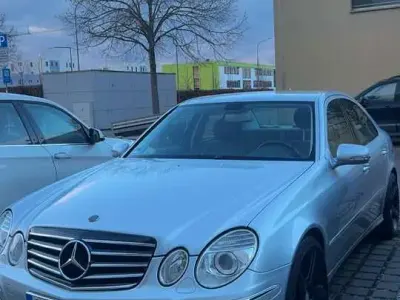Używany Mercedes E280 Classic 231 KM (169 kW) 2006 Sedan/Limuzyna