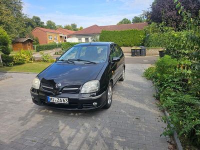 Nissan Almera Tino