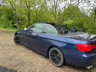 Gebraucht BMW 325 Cabriolet 218 PS (160 kW) 2012 Blau Cabrio