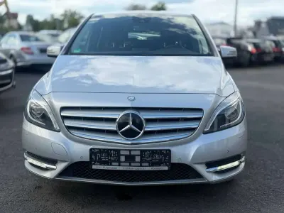 Gebraucht Mercedes B200 136 PS (100 kW) 2012 Polarsilber  metalliclack Kleinwagen