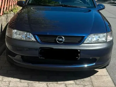 Second-hand Opel Vectra 101 CP (74 kW) 1998 Albastru Berlinǎ