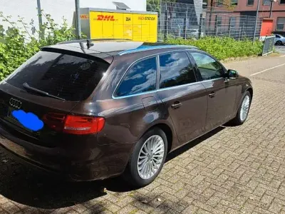 Gebraucht Audi A4 Attraction 143 PS (105 kW) 2012 Braun Kombi