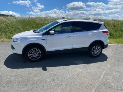 Gebraucht Ford Kuga Titanium 140 PS (102 kW) 2013 Weiß SUV