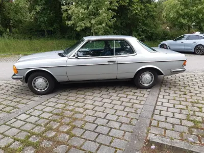 Gebraucht Mercedes 230 136 PS (100 kW) 1983 Silber Coupé