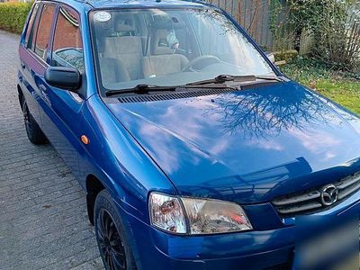 Begagnad Mazda Demio 63 HK (46 kW) 2000 Blå Halvkombi