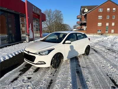 gebraucht Hyundai i20 1.2 Classic Sonderedition YES! Silver