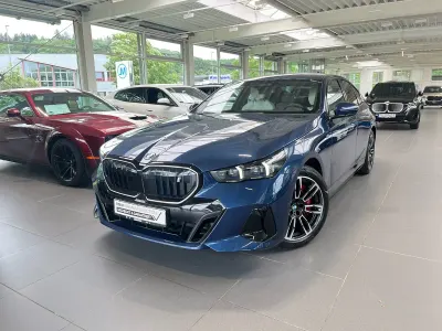 Gebraucht BMW i5 M Sport 250 kW (340 PS) 2025 Blau Limousine