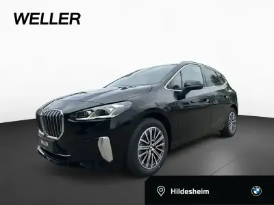 Neu BMW 218 Active Tourer Comfort Edition 136 PS (100 kW) 2026 Schwarz (schwarz) Van / Kleinbus