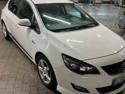 Gebraucht Opel Astra GTC 179 PS (131 kW) 2012 Weiß Limousine