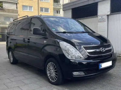 Gebraucht Hyundai H-1 Premium 170 PS (125 kW) 2012 Timeless black Van / Kleinbus
