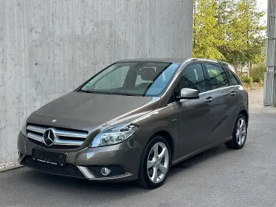 Gebraucht Mercedes B180 Sport 109 PS (80 kW) 2012 Grau Kleinwagen