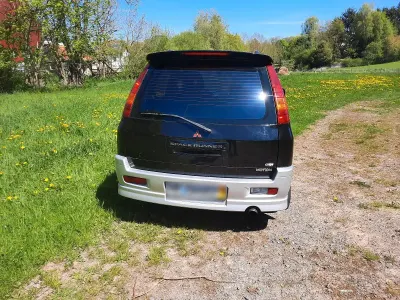 Gebraucht Mitsubishi Space Runner 150 PS (110 kW) 1999 Schwarz Van / Kleinbus