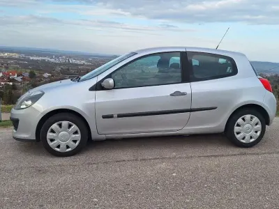 Gebraucht Renault Clio II Dynamique 75 PS (55 kW) 2006 Silber Limousine