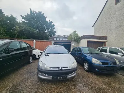 Gebraucht Peugeot 206 Premium 109 PS (80 kW) 2001 Silber Limousine