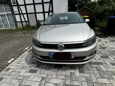 Gebraucht VW Polo 75 PS (55 kW) 2018 Silber Kleinwagen