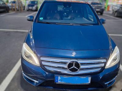 Gebraucht Mercedes B200 136 PS (100 kW) 2012 Blau Van / Kleinbus