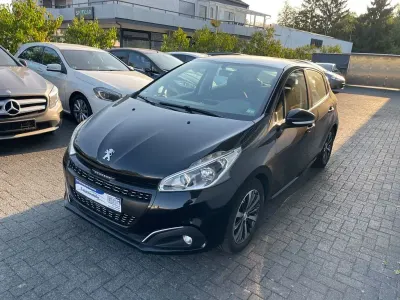 Gebraucht Peugeot 208 Active 82 PS (60 kW) 2018 Schwarz Kleinwagen