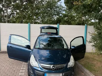 Gebraucht Opel Corsa 75 PS (55 kW) 2011 Blau Kleinwagen