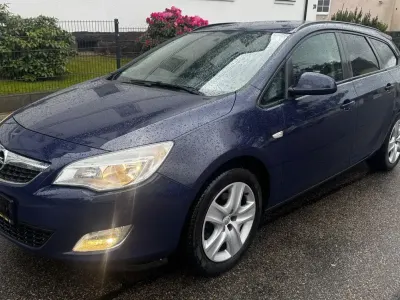 Gebraucht Opel Astra 125 PS (91 kW) 2011 Blau Kombi