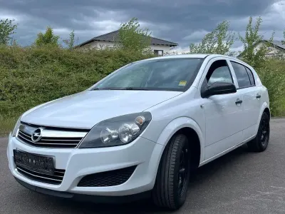 Gebraucht Opel Astra 116 PS (85 kW) 2009 Weiß Limousine