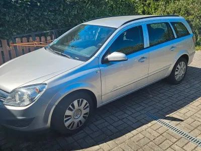 Używany Opel Astra Sport 120 KM (88 kW) 2007 Srebrny Kombi