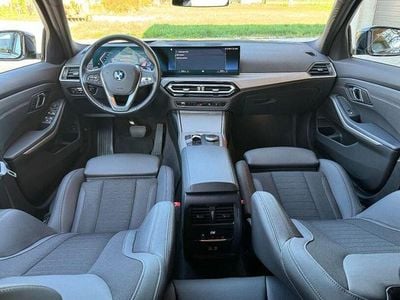 Second-hand BMW 318 Sport Line 150 CP (110 kW) 2023 Negru Break