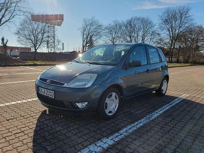 Grün Gebraucht 2002 Ford Fiesta Ghia Kleinwagen | 1.300 € (Fairer Preis)