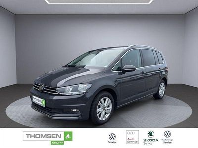 Grau Gebraucht 2023 VW Touran Highline Van / Kleinbus | 28.390 € (Fairer Preis)