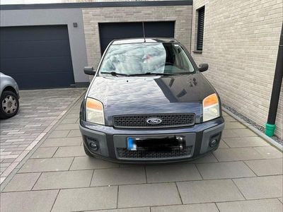 Begagnad Ford Fusion Fun X 80 HK (58 kW) 2007 Grå Halvkombi