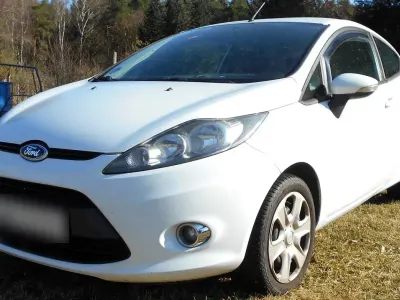 Gebraucht Ford Fiesta Trend 60 PS (44 kW) 2012 Weiß Limousine