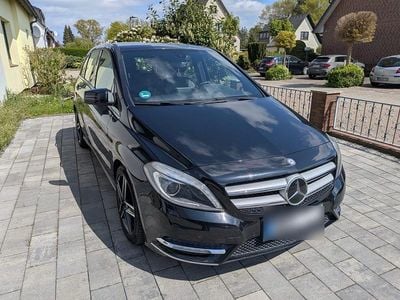 Gebraucht Mercedes B180 122 PS (89 kW) 2014 Schwarz Van / Kleinbus