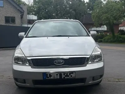 Gebraucht Kia Carnival 194 PS (142 kW) 2011 Silber Van / Kleinbus