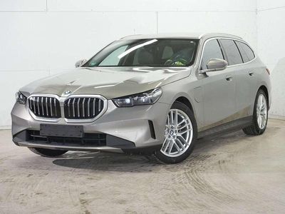 Gebraucht BMW 530e 299 PS (219 kW) 2024 Oxidgrau metallic Kombi