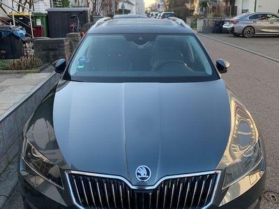 Gebraucht Skoda Superb LAURIN & KLEMENT 190 PS (139 kW) 2019 Grau Kombi