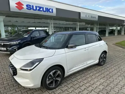 Neu Suzuki Swift Comfort+ 82 PS (60 kW) 2025 Pure white pearl met./mineral Kleinwagen