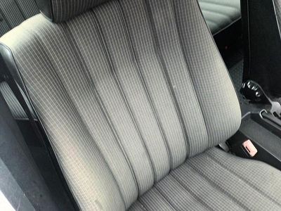 Usata Mercedes 190 118 CV (86 kW) 1986 Bianco Berlina