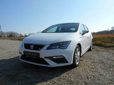 Używany Seat Leon FR 150 KM (110 kW) 2019 Biały Hatchback