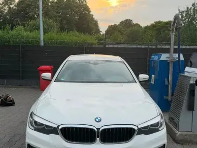 Gebraucht BMW 520 184 PS (135 kW) 2018 Weiß Limousine