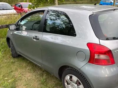 Gebraucht Toyota Yaris 69 PS (50 kW) 2008 Silber Kleinwagen