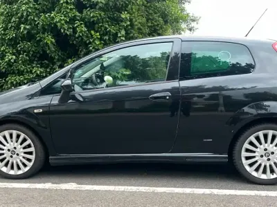 Gebraucht Fiat Punto 90 PS (66 kW) 2008 Schwarz Kleinwagen