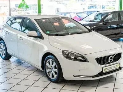 Gebraucht Volvo V40 Kinetic 120 PS (88 kW) 2018 Weiß Limousine