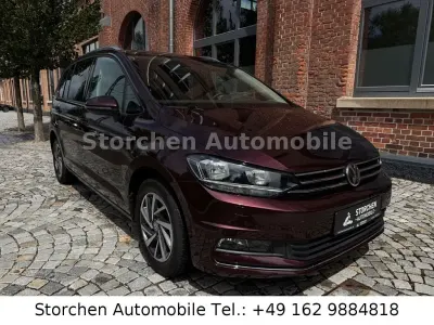 Gebraucht VW Touran Sound 110 PS (80 kW) 2018 Rot Van / Kleinbus
