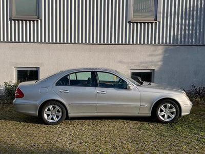 Second-hand Mercedes 220 150 CP (110 kW) 2003 Argintiu Berlinǎ