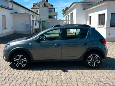 Gebraucht Dacia Sandero Celebration 90 PS (66 kW) 2018 Silber Kleinwagen