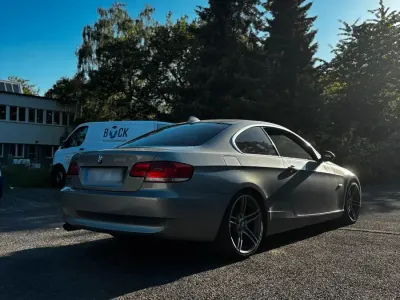 Gebraucht BMW 325 218 PS (160 kW) 2007 Silber Coupé